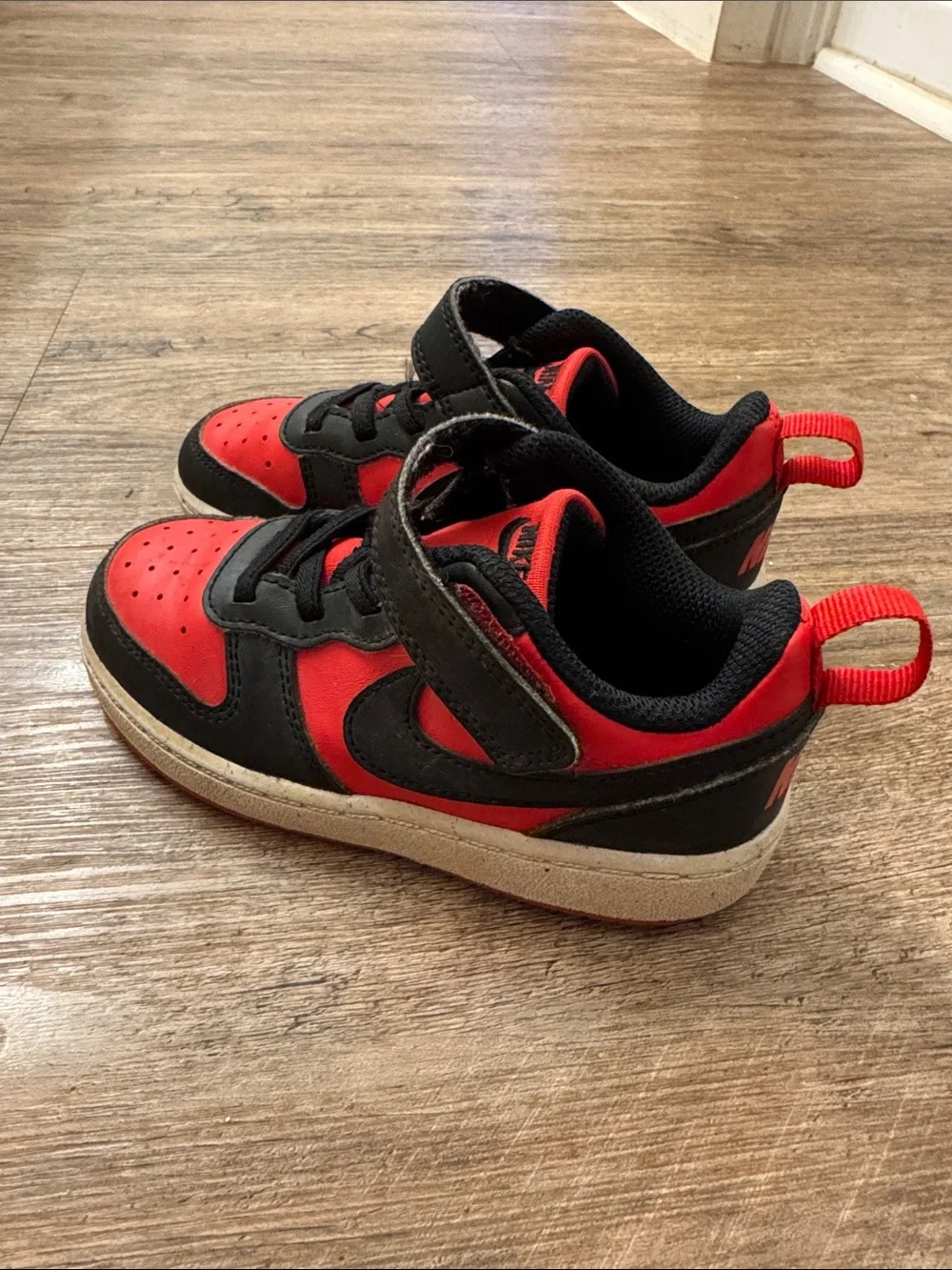 Nike Kids Red and Black Velcro Low-Top Sneakers